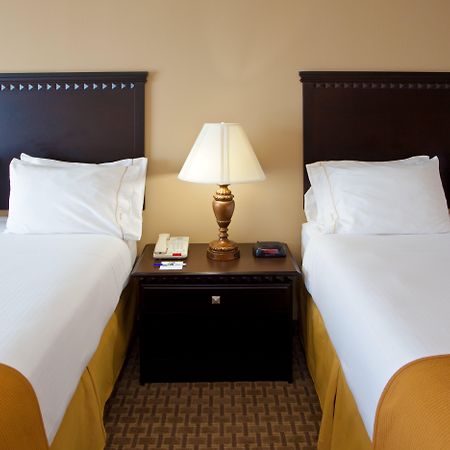 Holiday Inn Express Hotel & Suites Tappahannock By Ihg Exterior foto